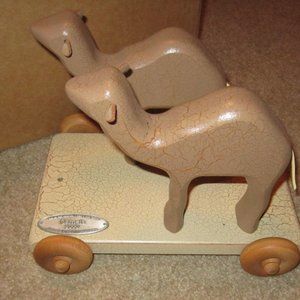 Henn Noah's ark camels wooden